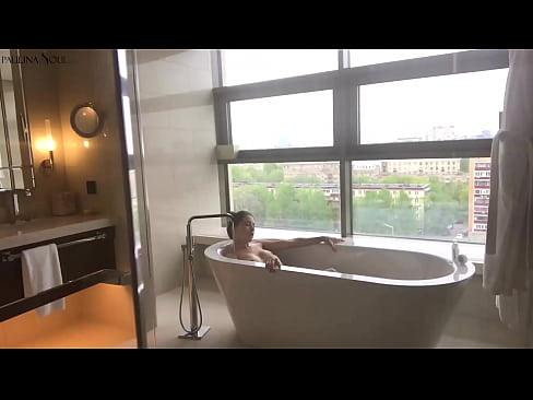 ❤️ Riesiges Babe wichst leidenschaftlich ihre Muschi im Badezimmer ❌ Sex video bei de.purchasexz.top ❤